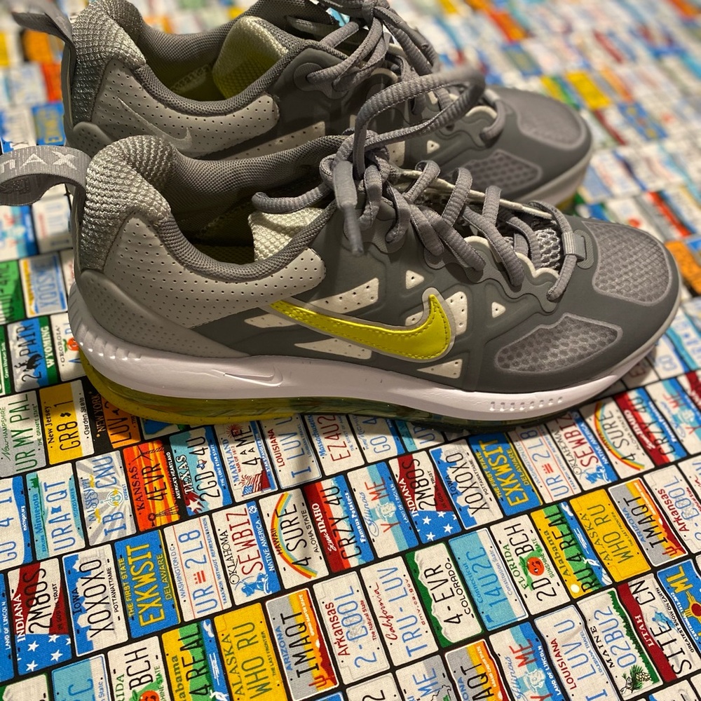 Nike Air Max Genome Grey Volt CW1648 Mens 6.5 Womens Size 8